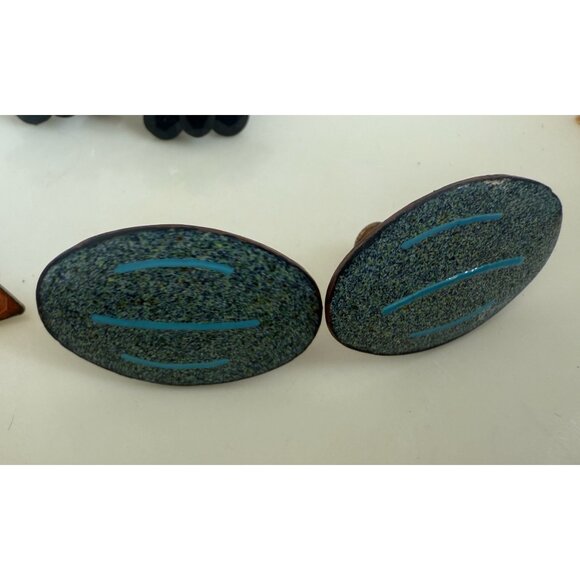 Vintage lot 6 Pair Of Earrings Rhinestone/Glass/Enamel - Picture 5 of 9